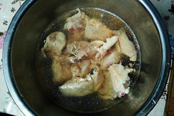 莲藕炖猪尾骨的做法图解2