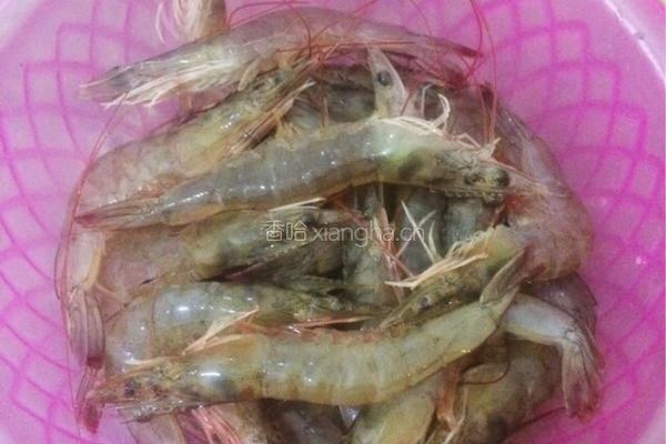 蒜蓉粉丝蒸虾的做法图解1