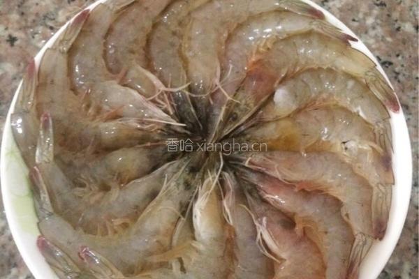 蒜蓉粉丝蒸虾的做法图解2