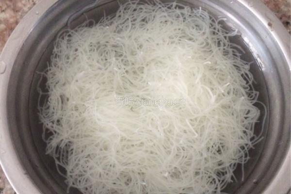 蒜蓉粉丝蒸虾的做法图解3