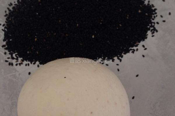 黑芝麻面包的做法图解2
