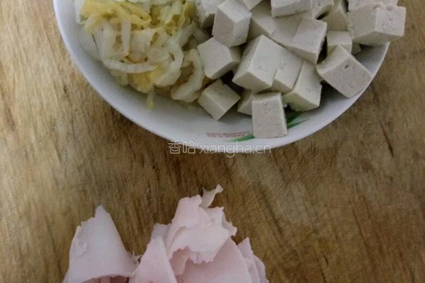 酸菜豆腐的做法图解1