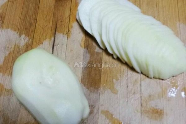 鸡胸肉炒土豆片的做法图解2