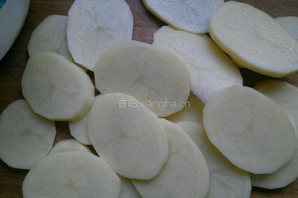 土豆糯米蒸里脊肉的做法图解3