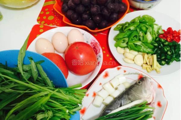 红烧鲈鱼的做法图解1