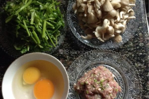 芹菜鸡蛋包的做法图解1