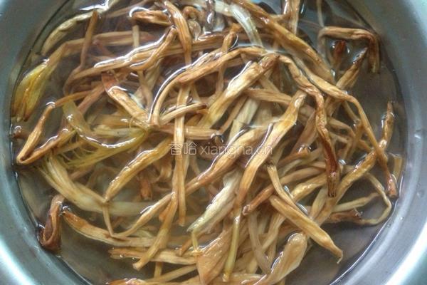 猪骨炖黄花菜的做法图解7