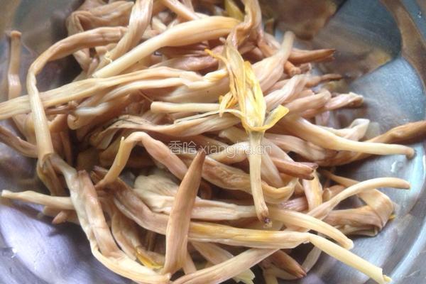 猪骨炖黄花菜的做法图解8