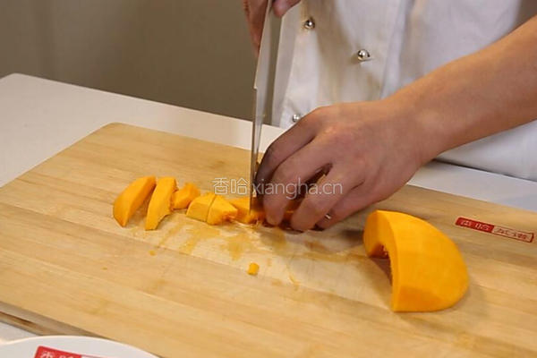 南瓜豆豉蒸鸡丁的做法图解1