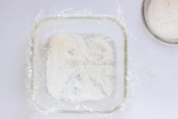 三色椰蓉牛奶小方的做法图解2