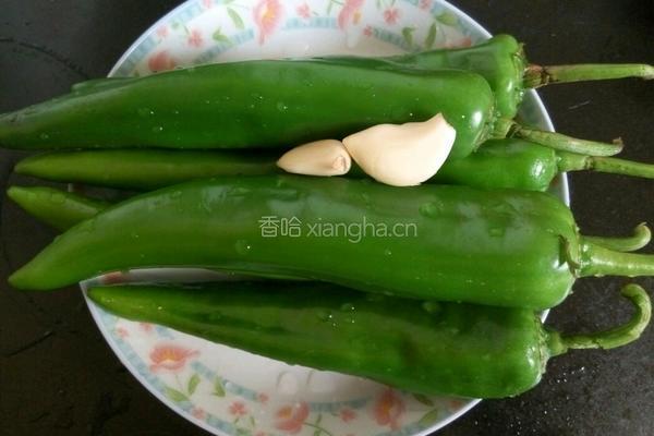 虎皮青椒的做法图解1