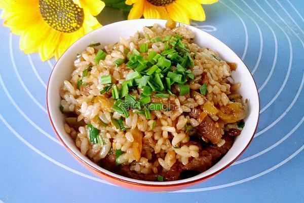 榨菜丝炒米饭