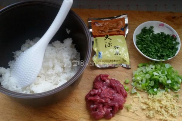 榨菜丝炒米饭的做法图解1