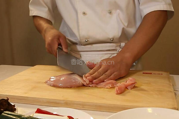 滑溜鸡片的做法图解1