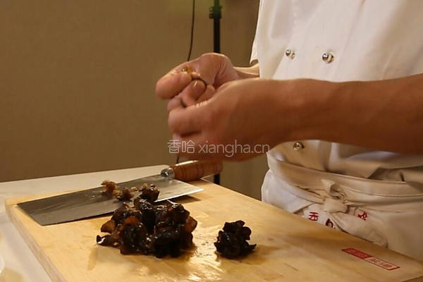 滑溜鸡片的做法图解2