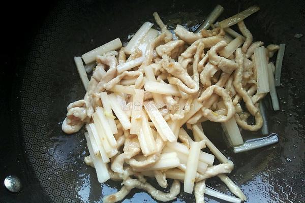 藕丝炒肉段的做法图解12