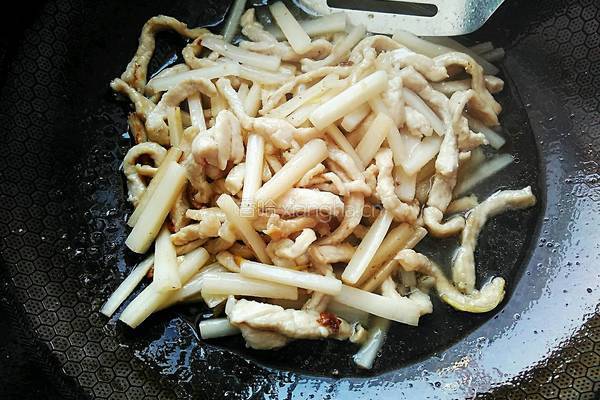 藕丝炒肉段的做法图解13