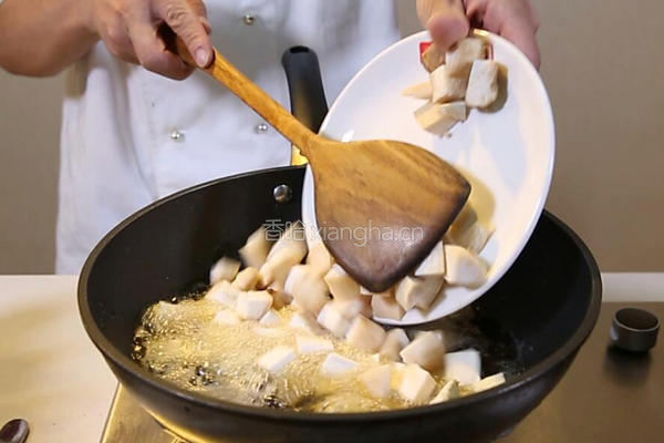 鲍菇炒肉丁的做法图解5