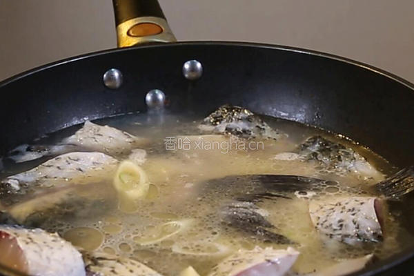 垮炖鲜鱼豆腐的做法图解5