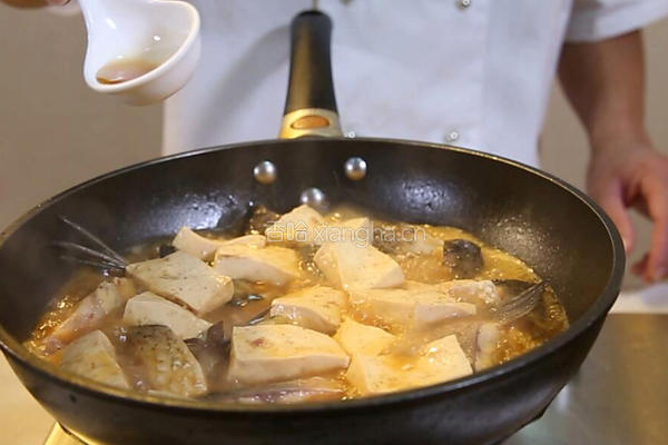 垮炖鲜鱼豆腐的做法图解7