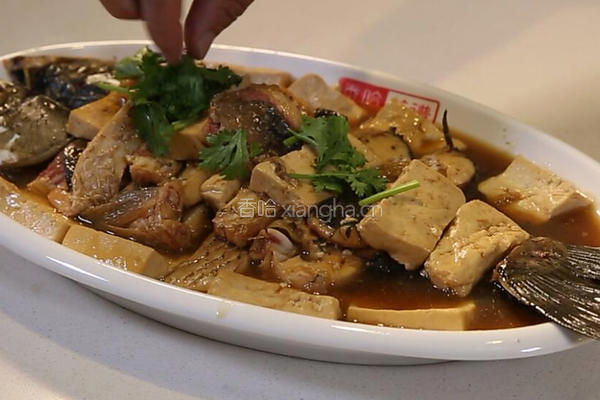 垮炖鲜鱼豆腐的做法图解8