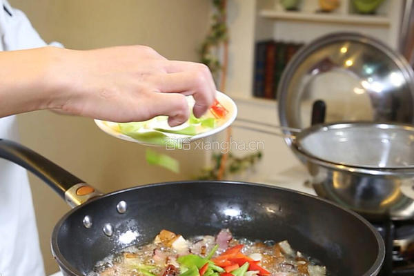 香干炒腊肉的做法图解5