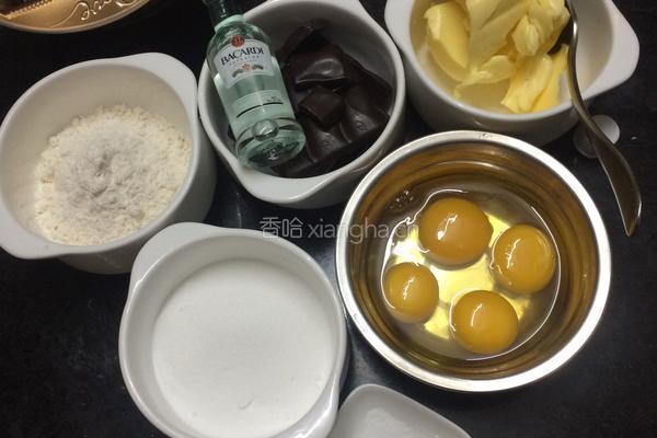 巧克力流心蛋糕的做法图解1
