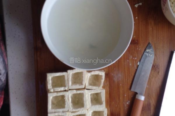 番茄汁泡菜豆腐酿的做法图解1