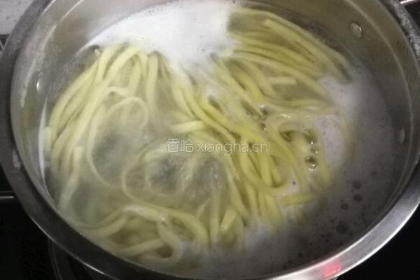 鸡蛋西红柿菠菜汤面的做法图解13
