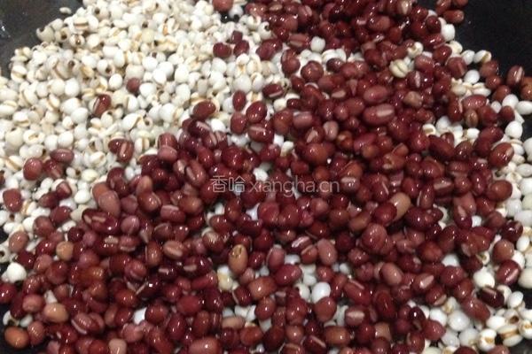 薏仁米红豆粥的做法图解5