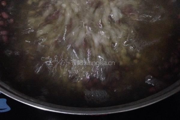 薏仁米红豆粥的做法图解6
