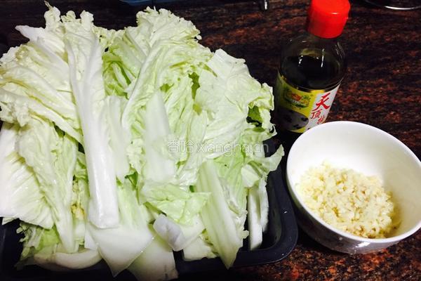 蒜蓉蒸大白菜的做法图解1