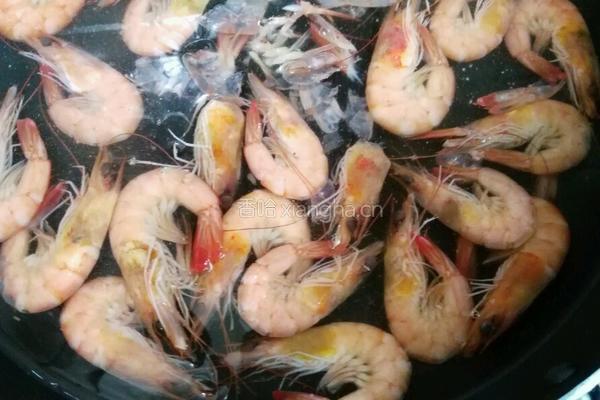 滑蛋虾仁的做法图解1