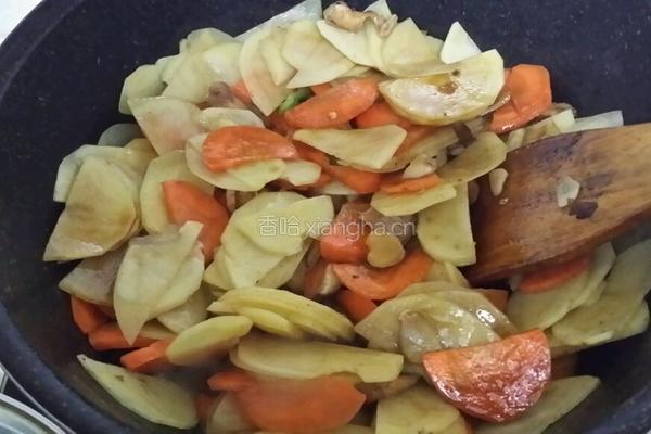 土豆片炒大辣椒的做法图解6
