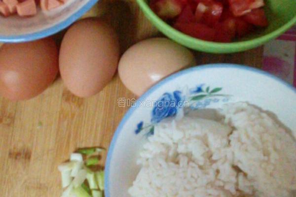 西红柿火腿蛋炒饭的做法图解2