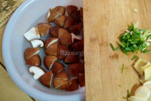 蘑菇豆腐的做法图解1
