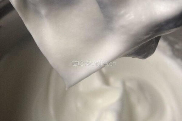 戚风蛋糕的做法图解4