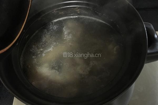 猪骨莲藕胡萝卜汤的做法图解3