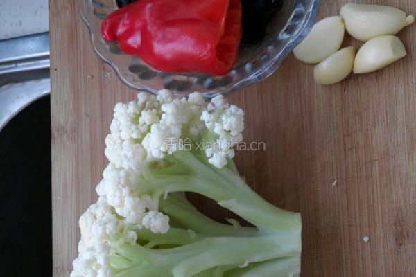 小炒菜花的做法图解1