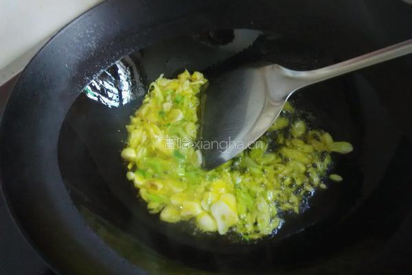 香菇木耳卷心菜的做法图解7