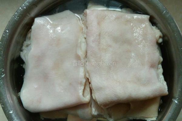 双色肉皮冻的做法图解2