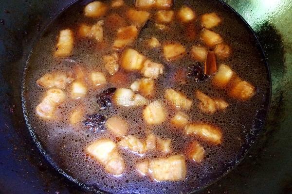 鹌鹑蛋红烧肉的做法图解7