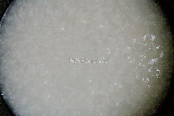 鱼片粥的做法图解1