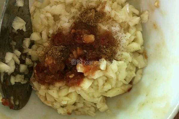 蒜蓉蒸青蚝的做法图解2