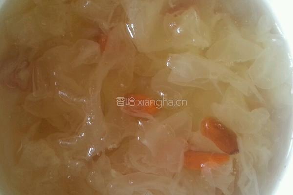 银耳枸杞炖燕窝的做法图解4