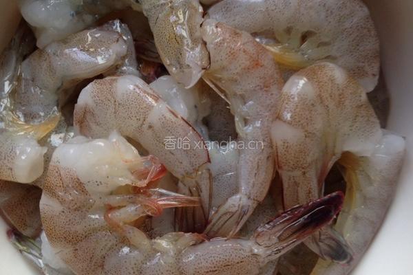 虾仁平菇豆腐煲的做法图解3