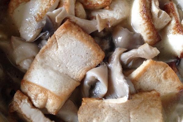 虾仁平菇豆腐煲的做法图解7