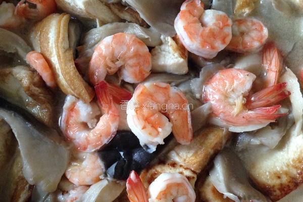 虾仁平菇豆腐煲的做法图解9