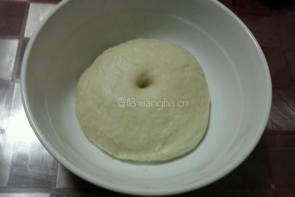 虾仁火腿披萨的做法图解2