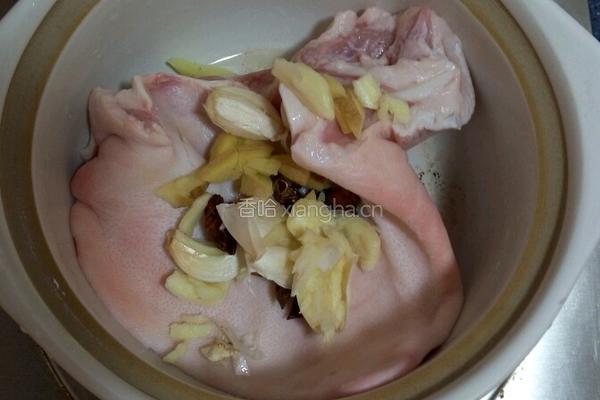 卤猪耳朵的做法图解3